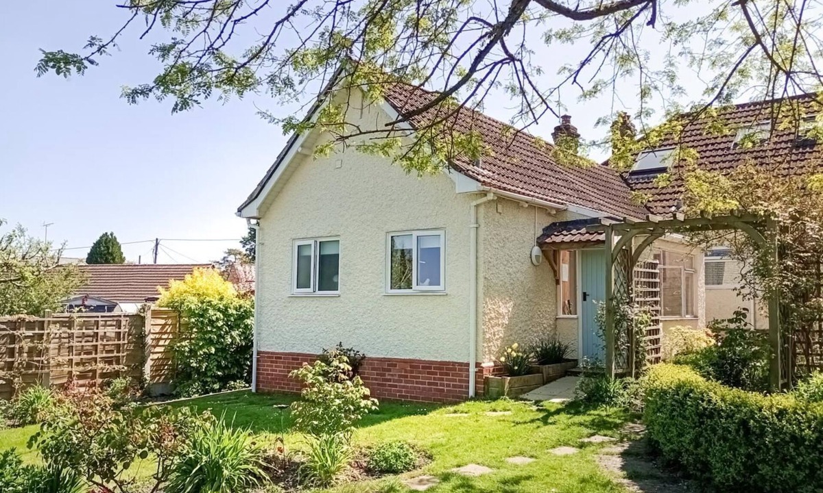 Westbury House | 1 Bed in Bratton (oc-p31826)