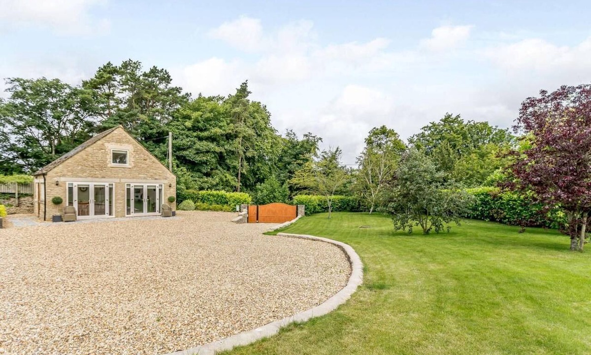Corsham House | 1 Bed in Corsham (oc-83690)