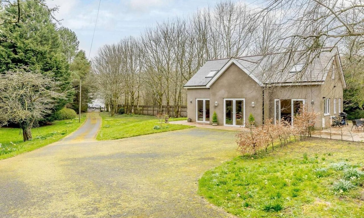 Ebbw Vale Cottage | 1 Bed in Ebbw Vale (oc-58304)