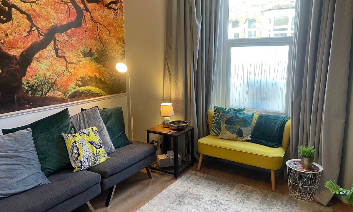 Dulwich Apartment | 1 Bed Victorian flat Sleeps 4 - Garden & Patio