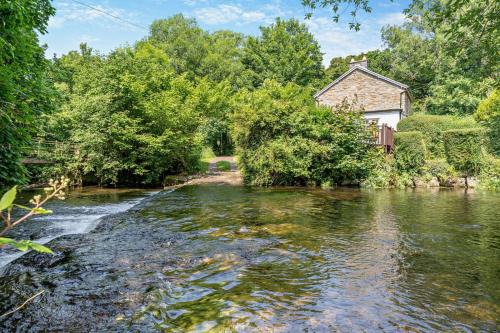 Bridgend House | 2 Bed in Blackmill oc-c29623