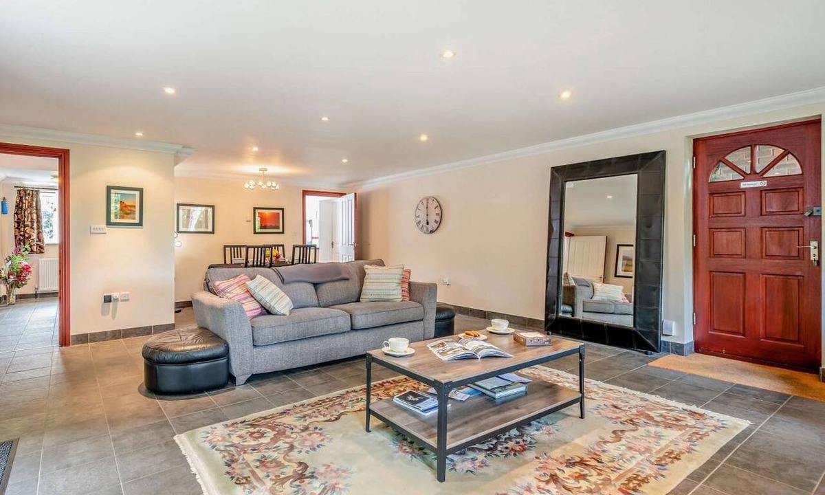 Burton Cottage | 2 Bed in Christchurch (oc-91999)