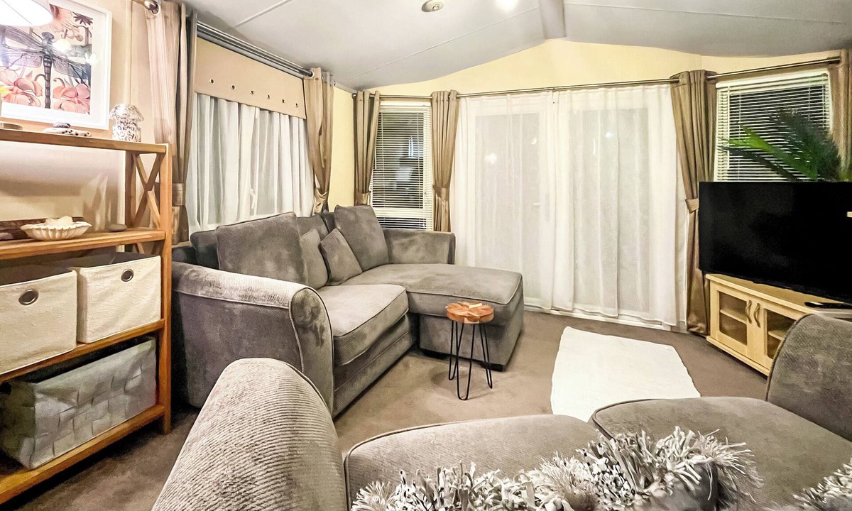 Forfar Cottage | 2 bedroom accommodation in Lochlands Caravan Park