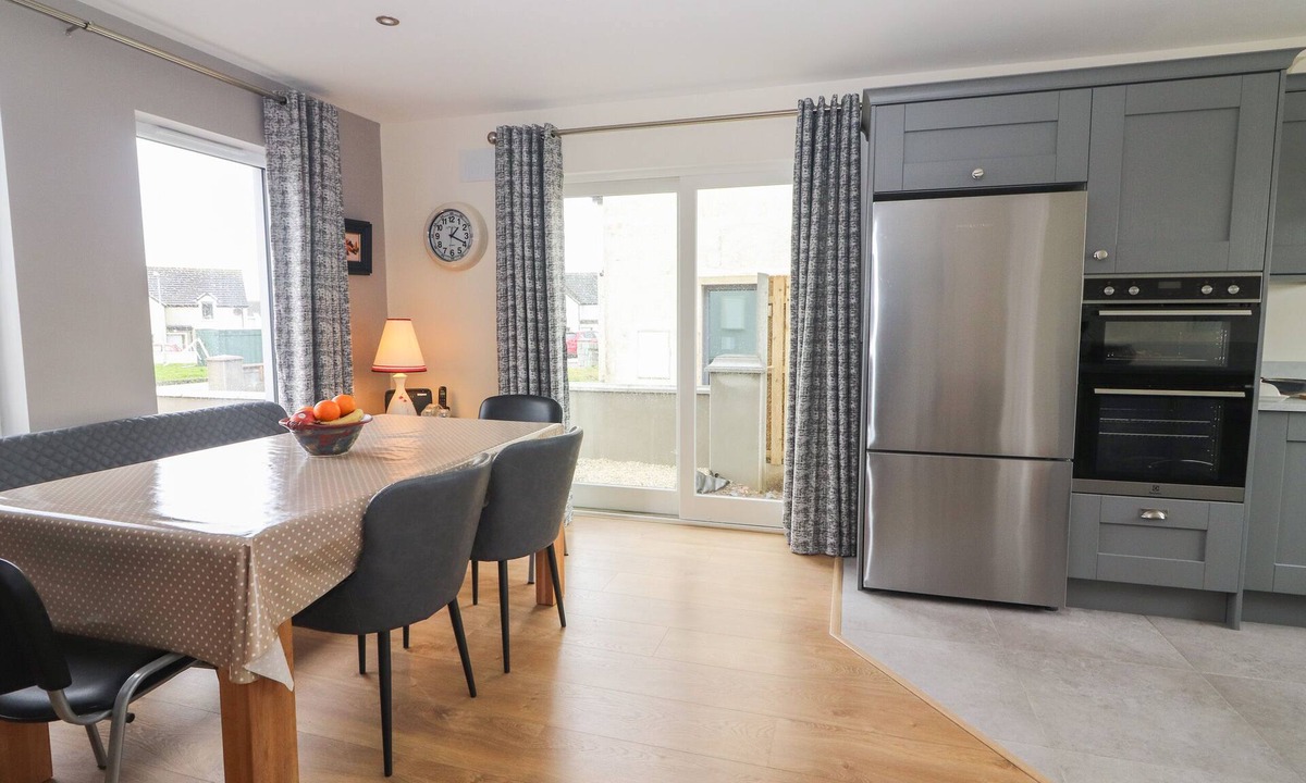 Fenit Cottage | 20 Lighthouse Village