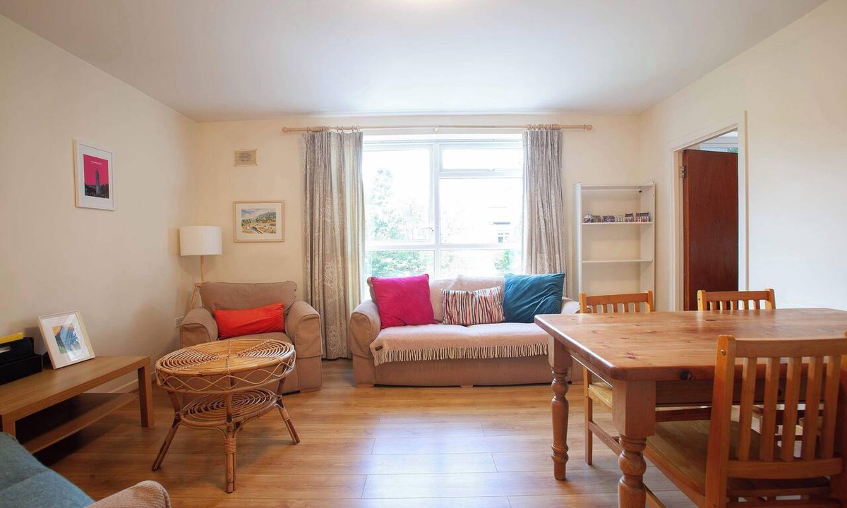 Merrion Apartment | 2BDR Sandymount Apartment Near Beach and DART