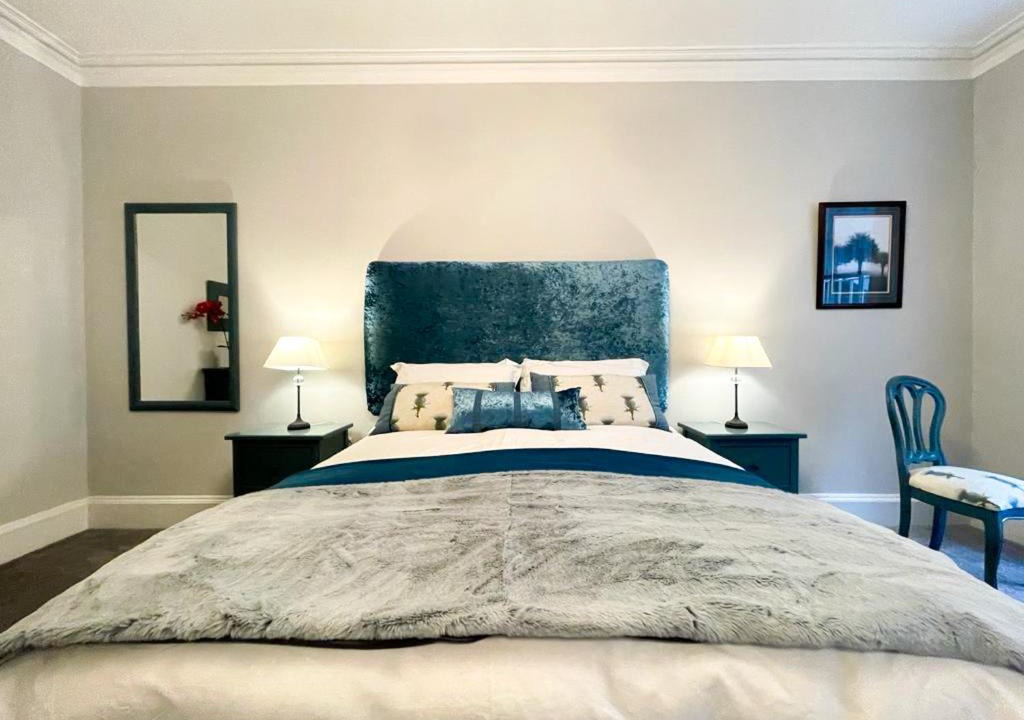 New Town Apartment | 2Bed, Private Garden & Fireplace, Near Water of Leith