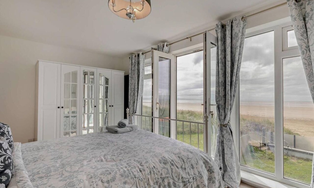 Brean Cottage | 3 Bed in Burnham-on-sea (oc-92964)