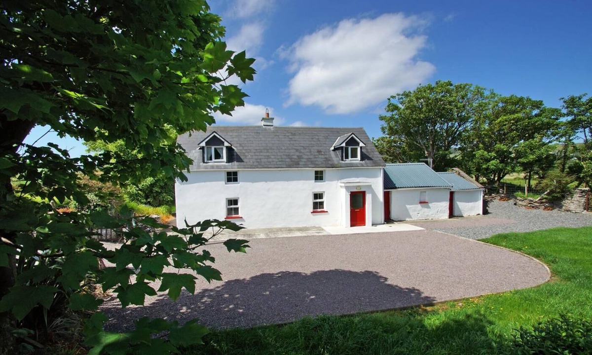Cahirciveen Cottage | 3 Bed in Cahirciveen (oc-i417)