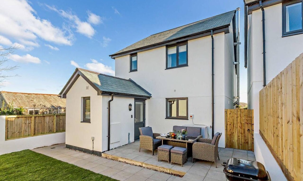 St Austell Cottage | 3 Bed in St. Austell (oc-t27271)