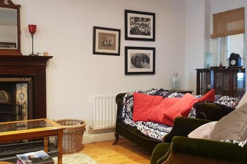 Banagher House | 3 Bed Townhouse - Sleeps 6 - Pet Friendly