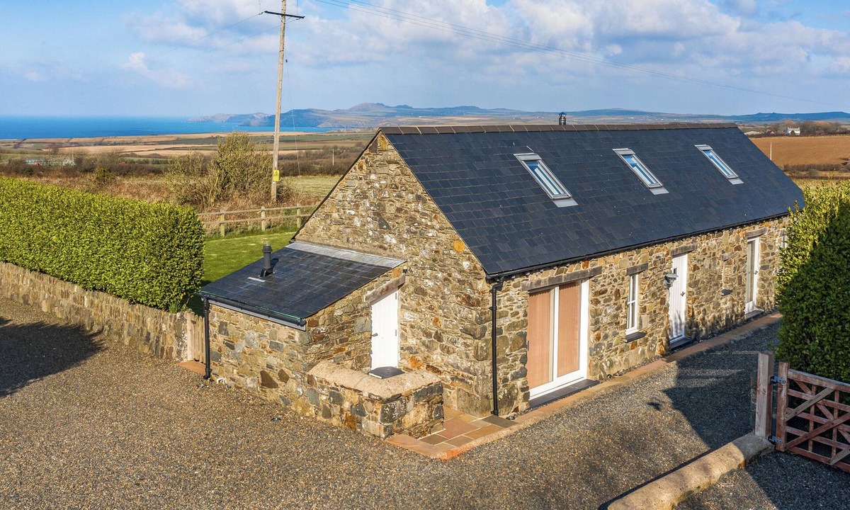 Haverfordwest Cottage | 3 bedroom accommodation in St Davids