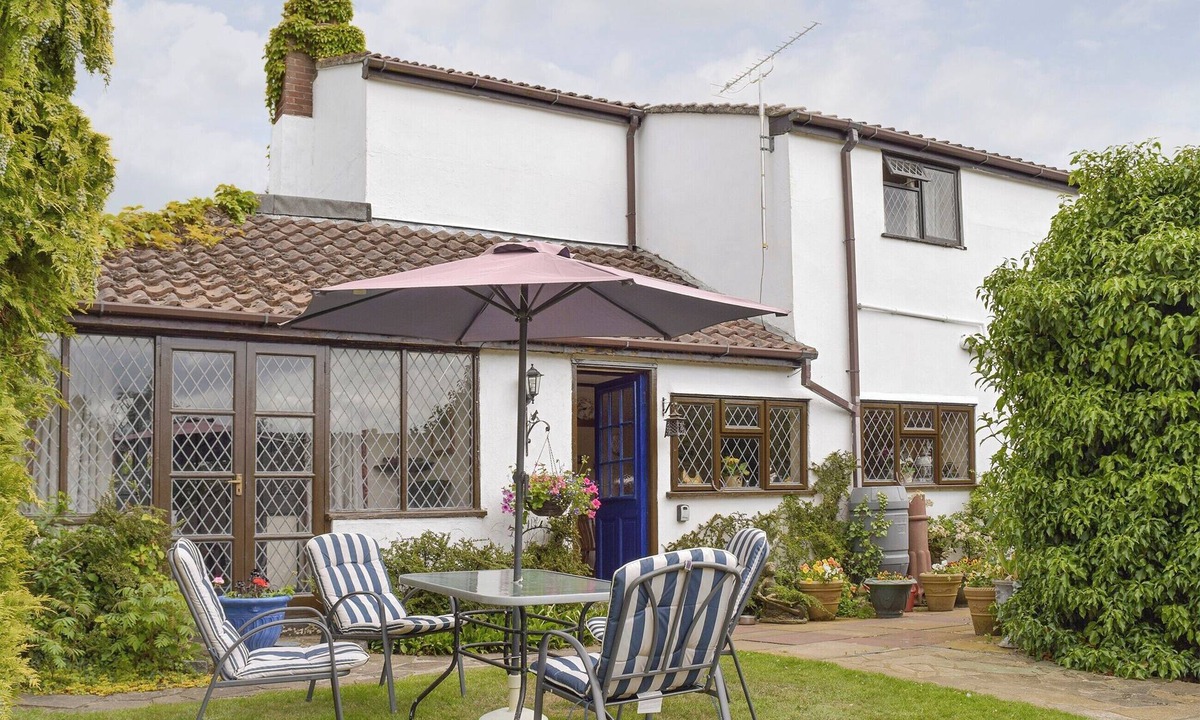 Lowestoft Cottage | 3 bedroom accommodation in Oulton Broad, near Lowestoft