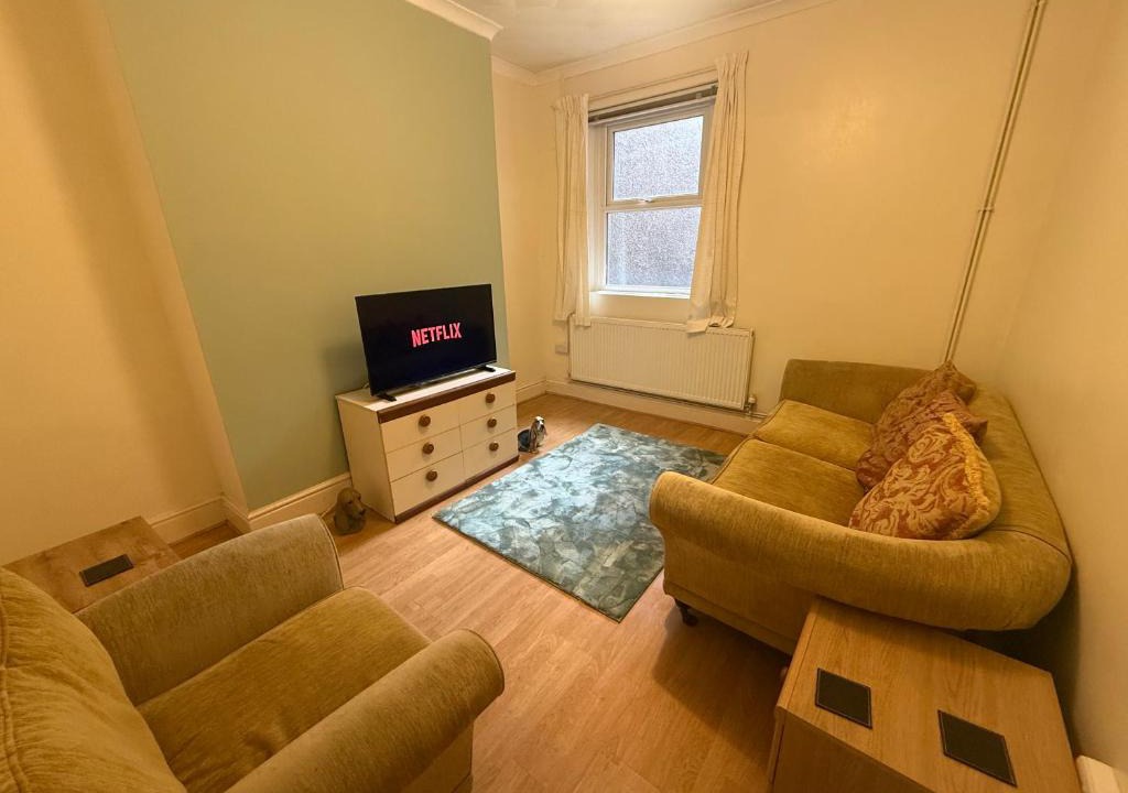 St. Thomas House | 3 Bedroom Home Near Centre - Perfect for Family stays or Workers
