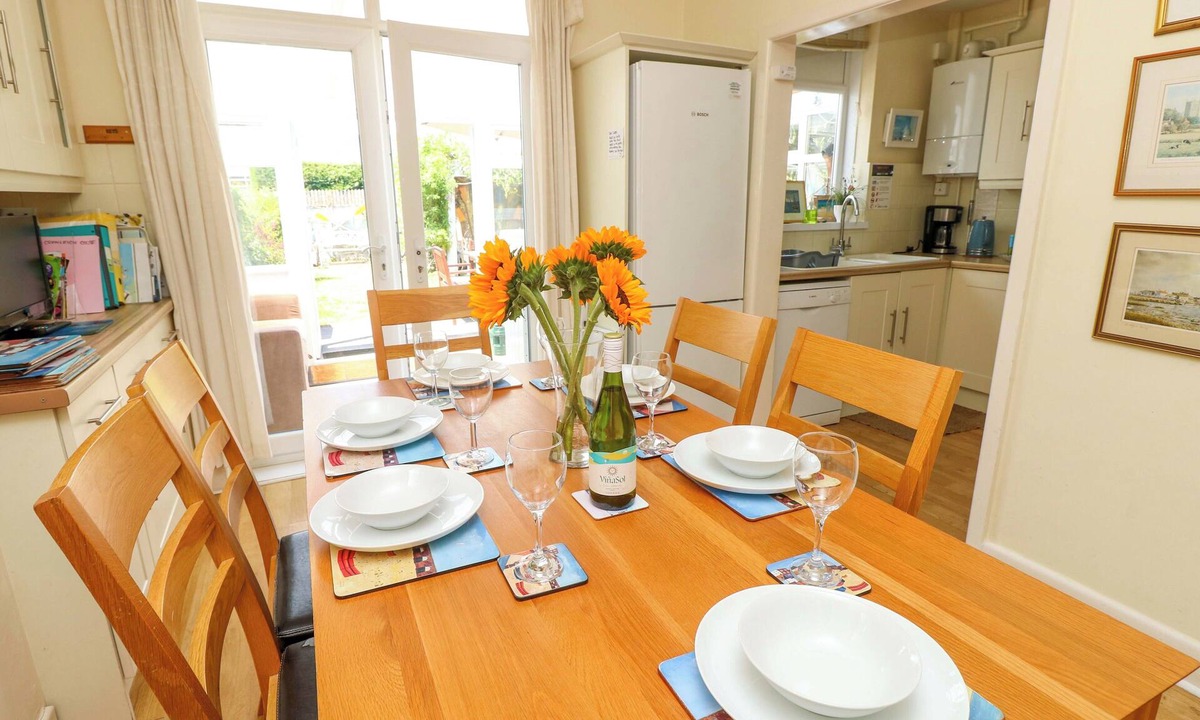 Bournemouth Cottage | 32 Cranleigh Close