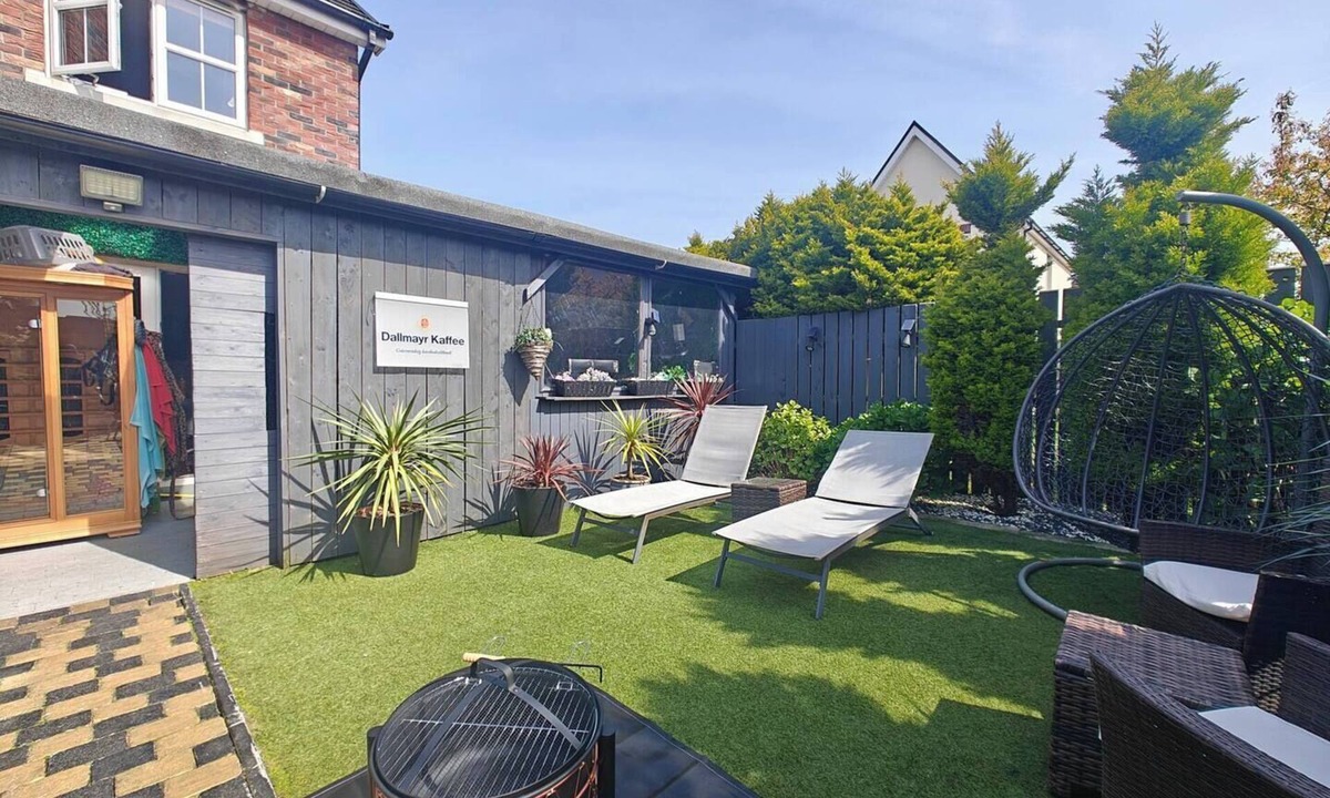 Lisburn House | 3BR Tropical Escape with spa area