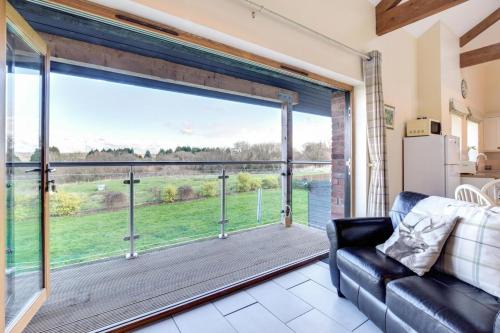 Barry House | 4 Bed in Barry oc-bow164