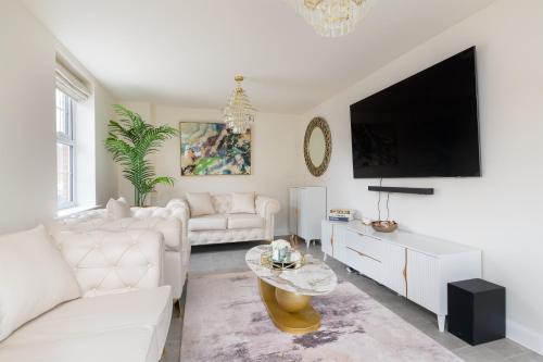 Bletchley House | 4 Bedroom Detached House