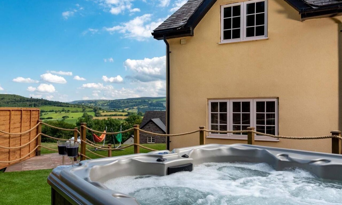 Bwlch Cottage | 5 Bed in Brecon (oc-bn318)