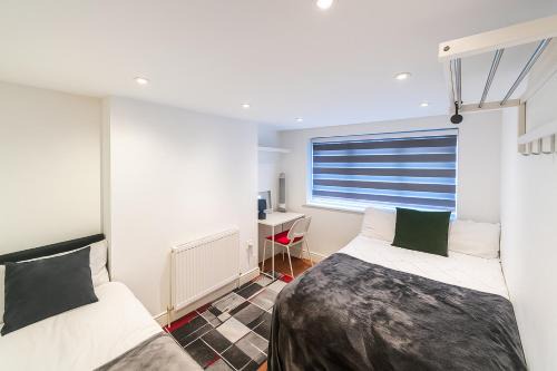 Kings Cross St. Pancras Apartment | 6 Bed House Sleeps 16 - Central London Parking