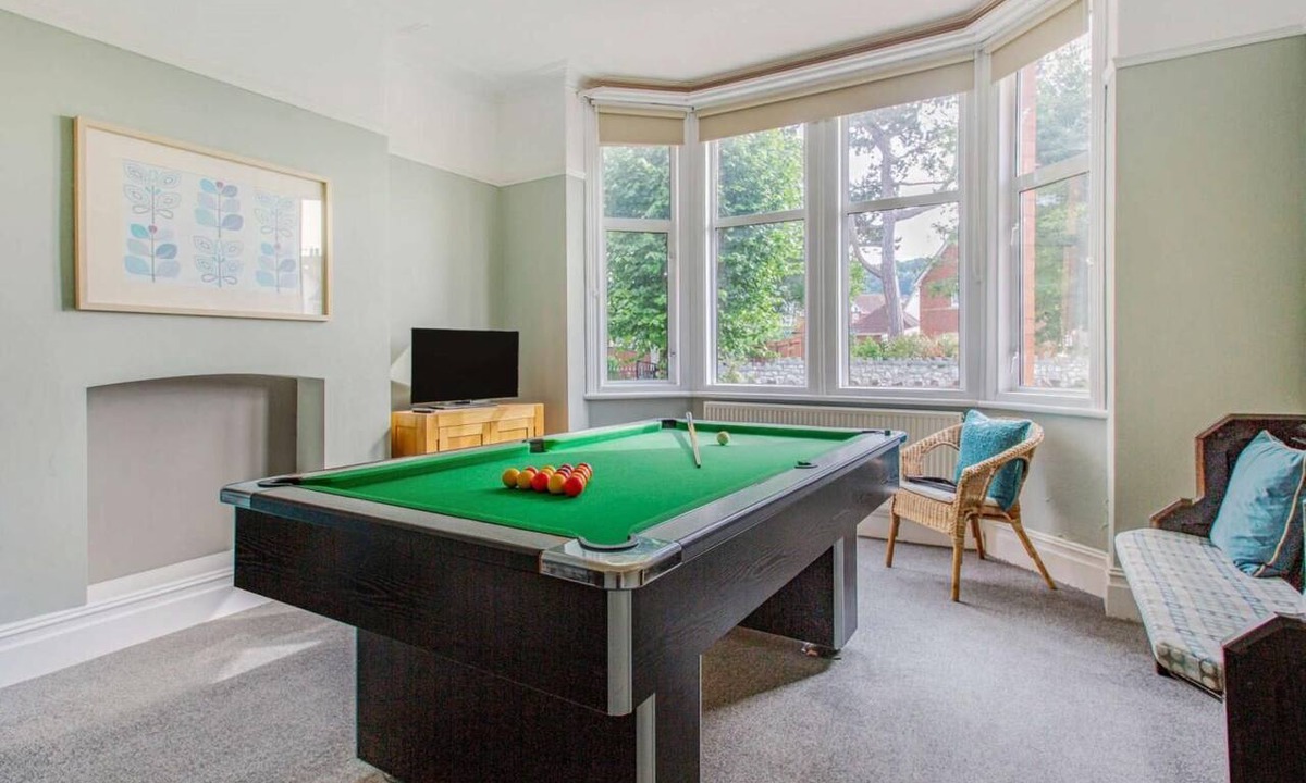 Rhos on Sea Cottage | 6 Bed in Colwyn Bay (oc-88952)