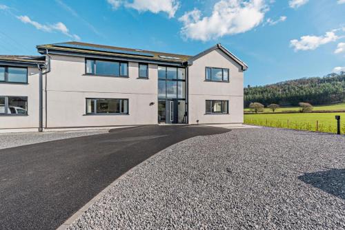 Llanarthney House | 6 Bed in Llanarthney oc-c28878