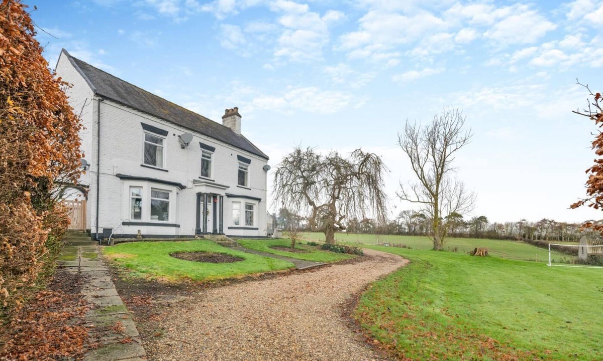 Buckton Cottage | 6 Bed in Rudston (oc-s30441)
