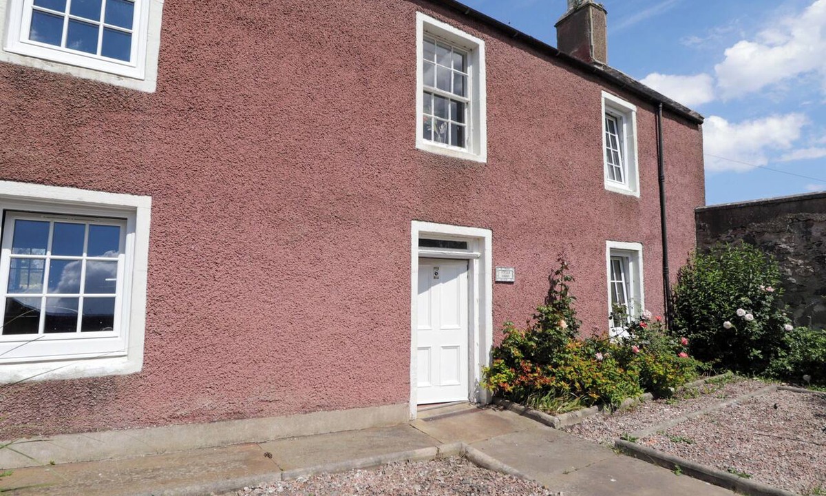 Portsoy Cottage | 6 HILL STREET, pet friendly, character holiday cottage in Portsoy