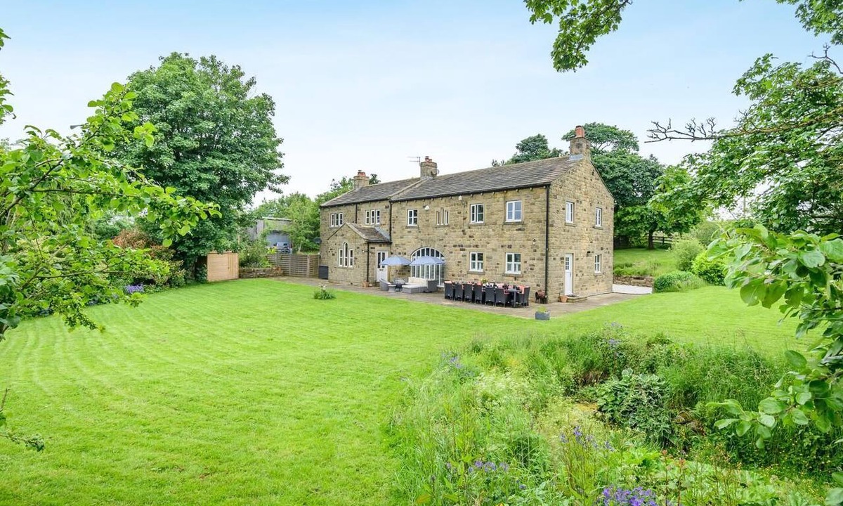 Ilkley Cottage | 7 Bed in Langbar (oc-d34075)