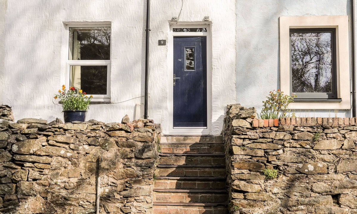 Gallt Y Foel Cottage | 9 TY DU ROAD, pet friendly, with open fire in Llanberis