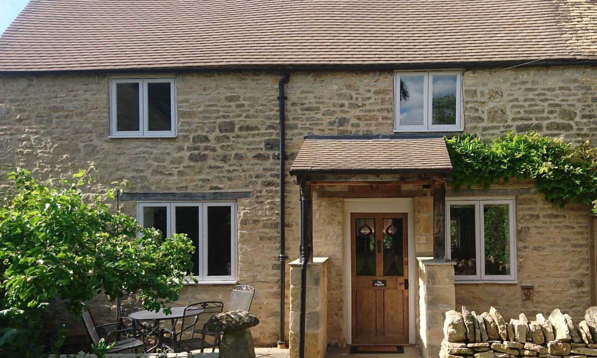 Stow-on-the-Wold Cottage | A cottage in Stow on the Wold quiet yet close town, garden & private parking.