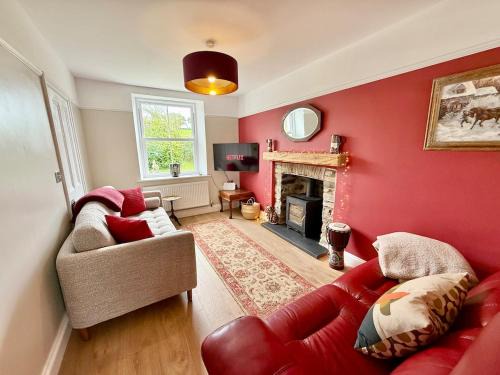 Tavernspite House | A detached period RURAL home with views, Sleeps 7 with Cymru Holidays
