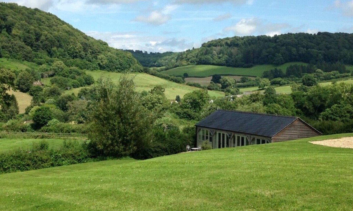 Ozleworth House | A one bedroom self catering property in an idyllic valley setting.