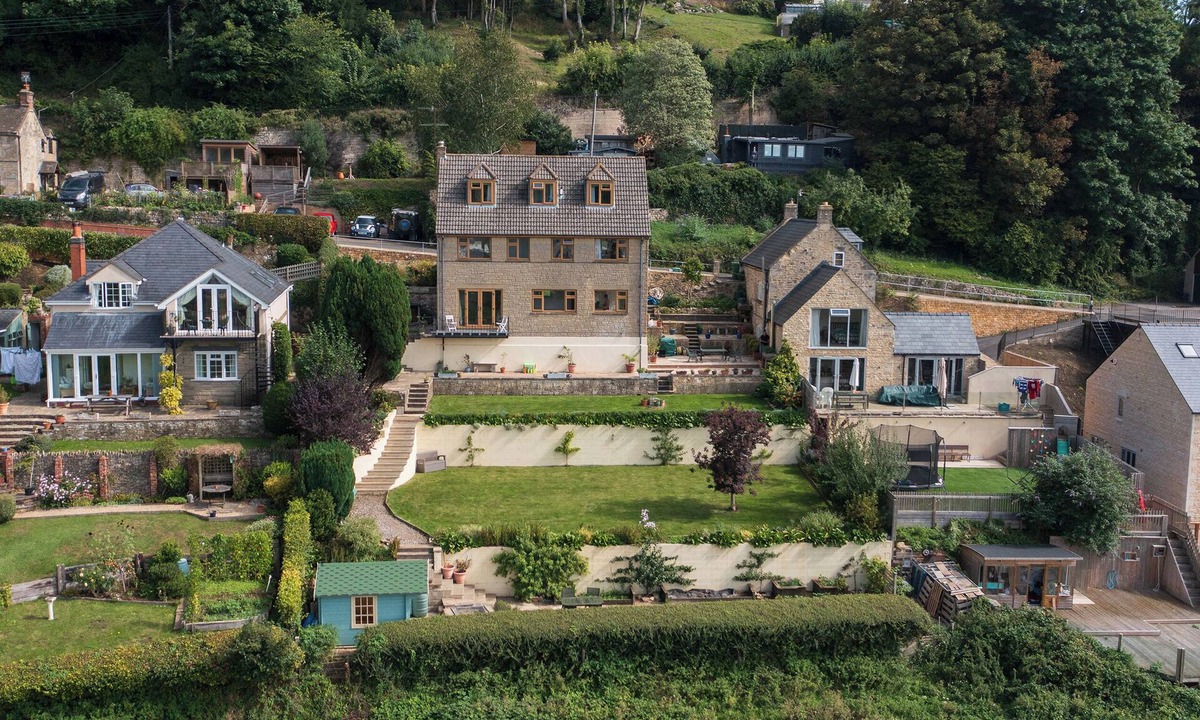 Randwick House | A spacious 5-bedroom countryside retreat with sweeping views across the valleys.