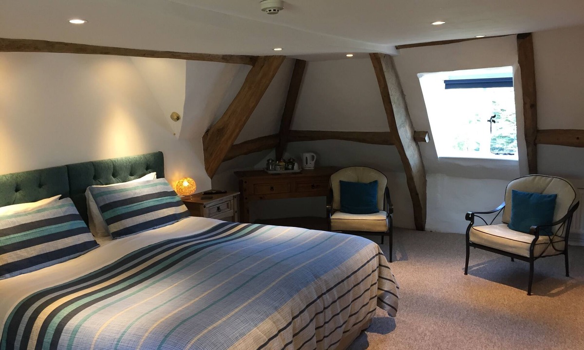 Glasbury House | Aberllynfi Riverside Guesthouse