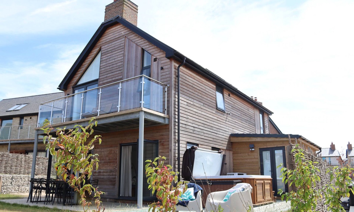 Holworth House | Acorn House, Silverlake, Dorchester - sleeps 8 guests in 4 bedrooms