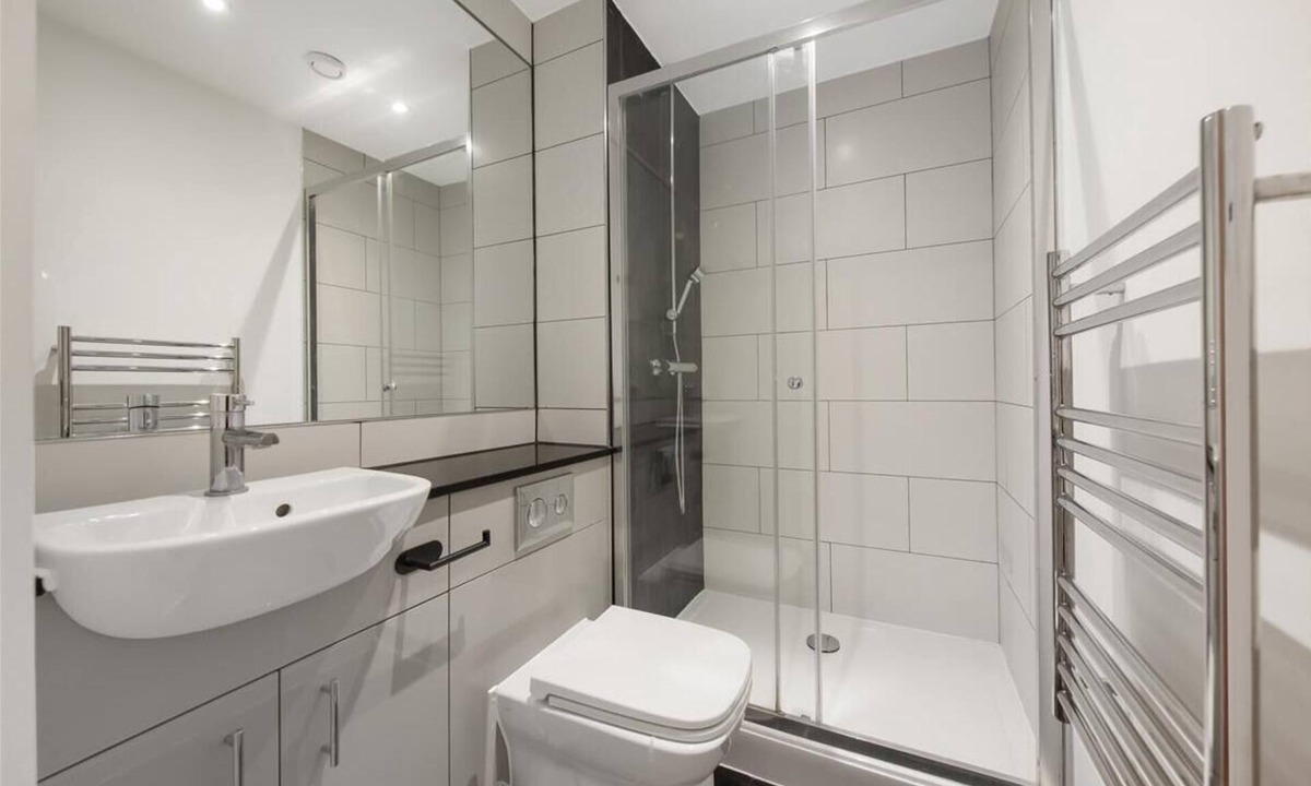 Coldharbour Apartment | Amani - Enterpriser: A stylist living space for the professional person!