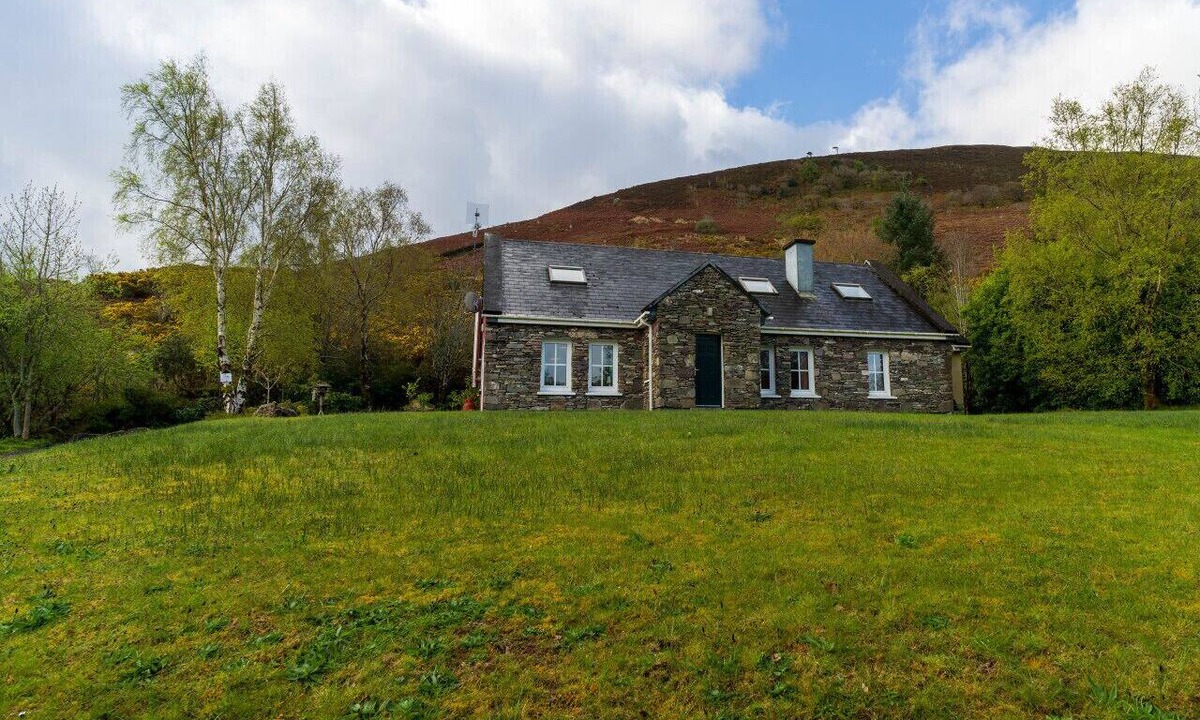 MacGillycuddy's Reeks House | An Charraig - Killarney