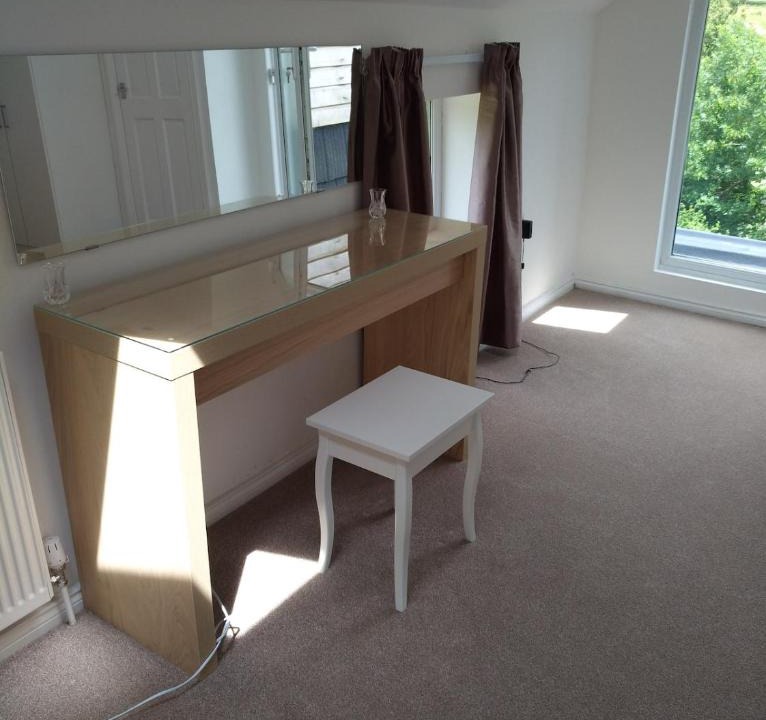Coed-Y-Paen Apartment | Annexe in rural idyll close to historical site
