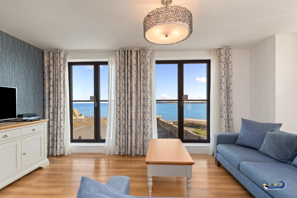 Tenby Apartment | Apartment 8 Waterstone House - Luxury Apartment, Sea Views, Pet Friendly