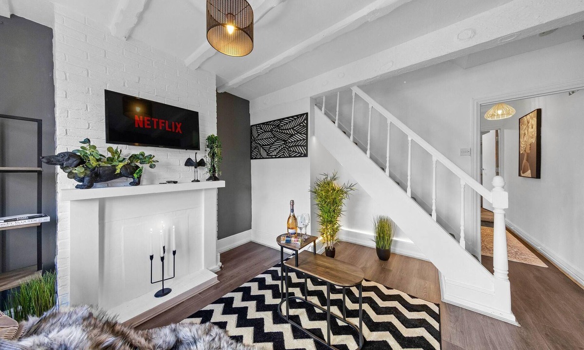 Chatham Apartment | Apartment Sleeps 7 with Free Parking