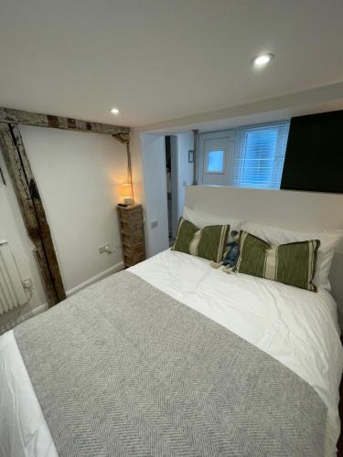 St Ives Apartment | Bagnalls Studio, a newly renovated studio in a traditional fisherman's cottage