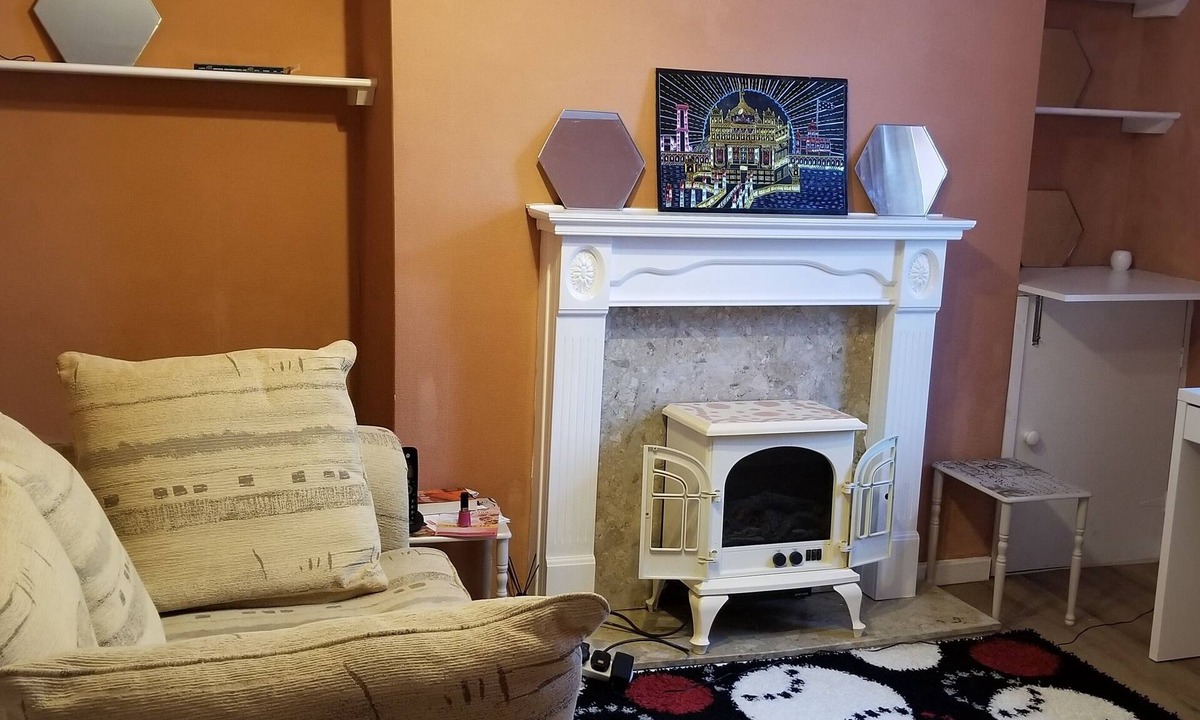 Glyncorrwg House | Bedroom at Little house in the village