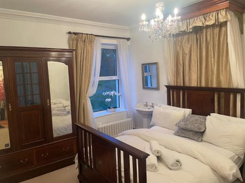 Londonderry House | Brackfield House double and single bed free breakfast parking strong wifi