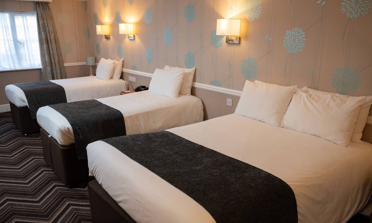 Yatton Hotel | Bridge Inn by Greene King Inns