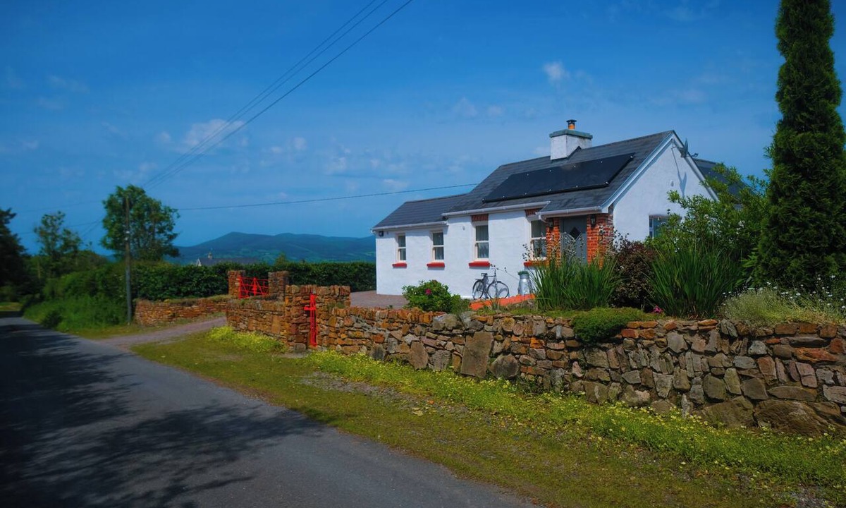 Mitchelstown Cottage | Bridge's Cottage - Hot tub - Plunge Pool
