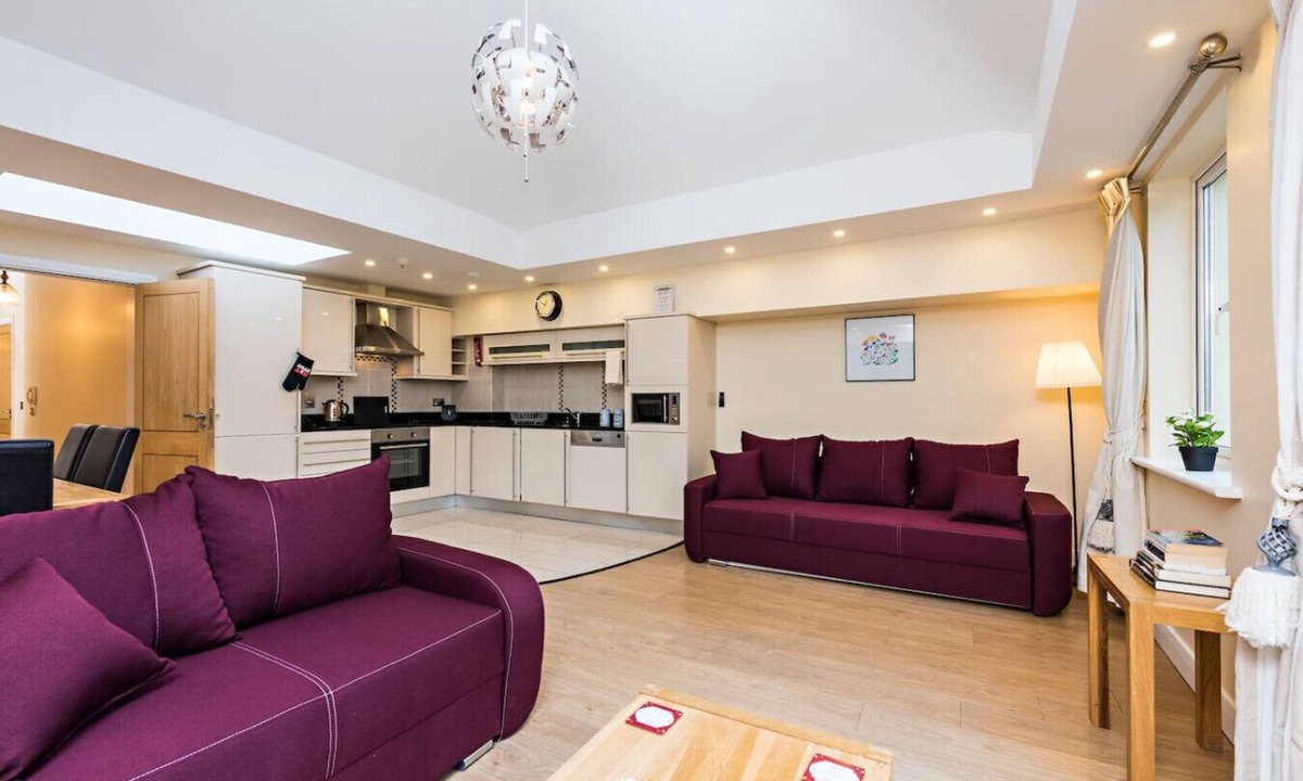The Liberties Condo | Bright 2 Bed Apartment - Incredible Balcony Views