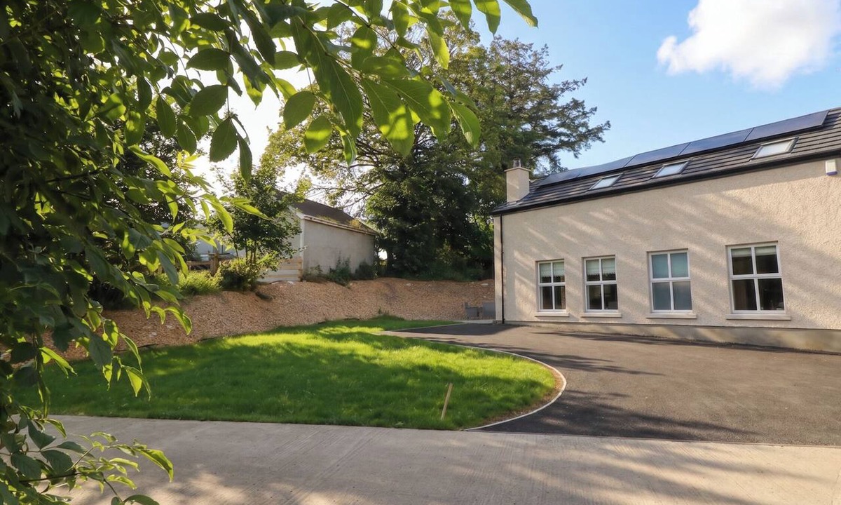 Coleraine House | BROOK COTTAGE, pet friendly, with open fire in Coleraine
