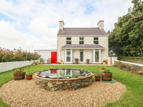 Malltraeth House | Bryn Tirion