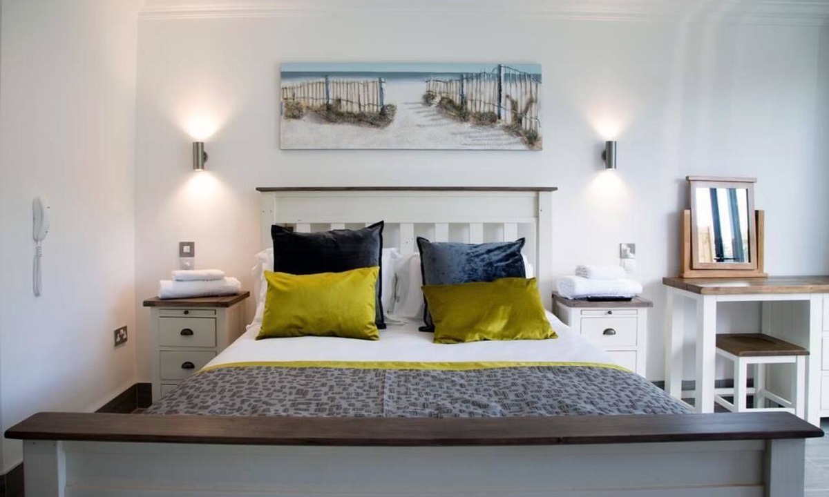 Nantgarw Bed & Breakfast | Canada Lodge and Lake