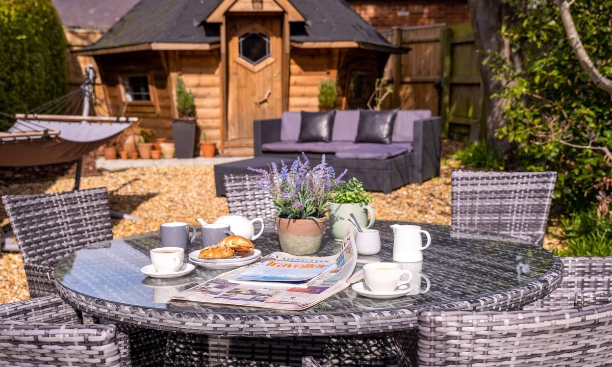 New Forest District Cottage | Captain's Keep - a cottage that sleeps 8 guests in 4 bedrooms